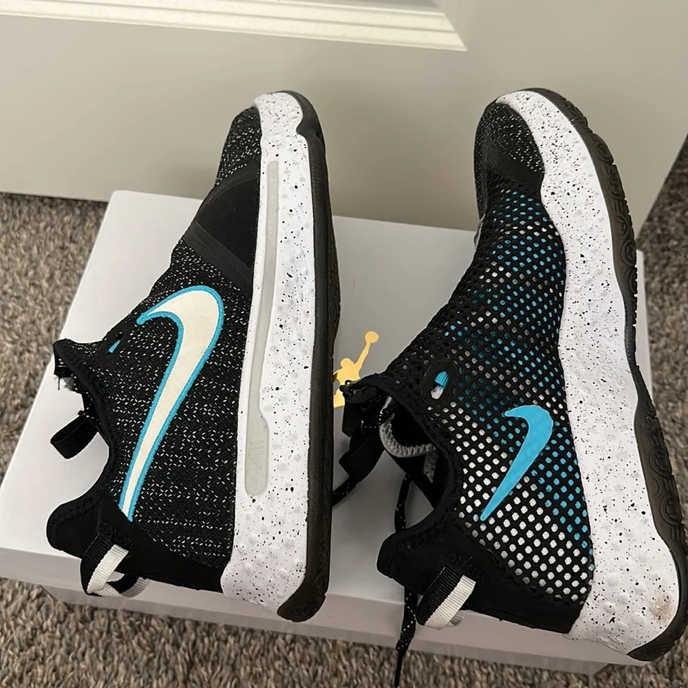 Nike Air Strobel men’s size 9.5 sneaker - Picture 5 of 6